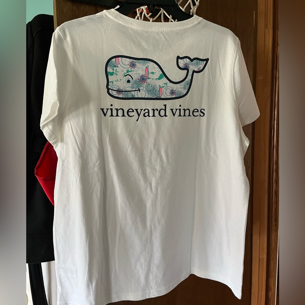 NWT Vineyard Vines Women’s Whale Pocket Tee